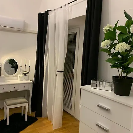 Aventus Apartment *